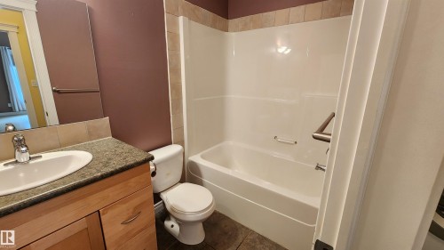 5110 50 Avenue, Elk Point, AB - Indoor Photo Showing Bathroom