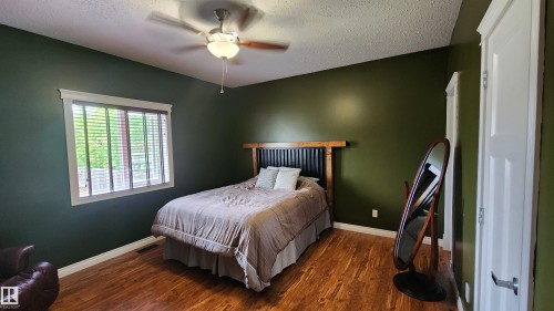 5110 50 Avenue, Elk Point, AB - Indoor Photo Showing Bedroom