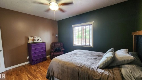 5110 50 Avenue, Elk Point, AB - Indoor Photo Showing Bedroom