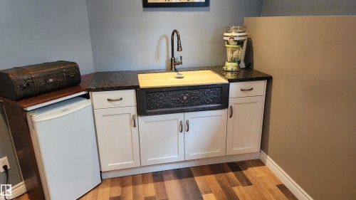 5110 50 Avenue, Elk Point, AB - Indoor Photo Showing Kitchen