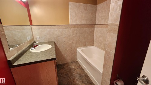 5110 50 Avenue, Elk Point, AB - Indoor Photo Showing Bathroom