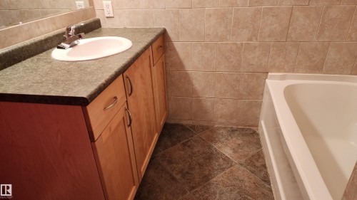 5110 50 Avenue, Elk Point, AB - Indoor Photo Showing Bathroom