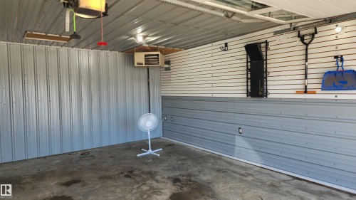 5110 50 Avenue, Elk Point, AB - Indoor Photo Showing Garage
