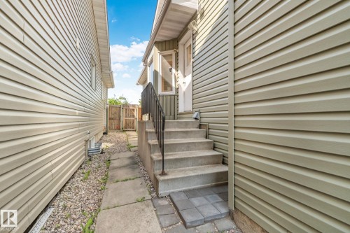 2409 47 Street, Edmonton, AB 