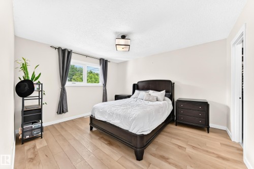 4228 114 Avenue Nw, Edmonton, AB - Indoor Photo Showing Bedroom