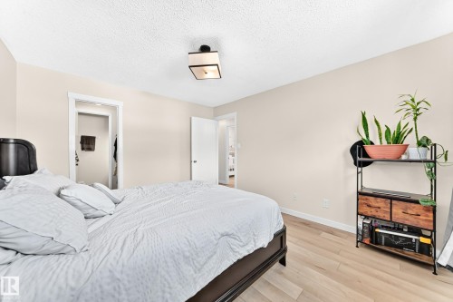 4228 114 Avenue Nw, Edmonton, AB - Indoor Photo Showing Bedroom