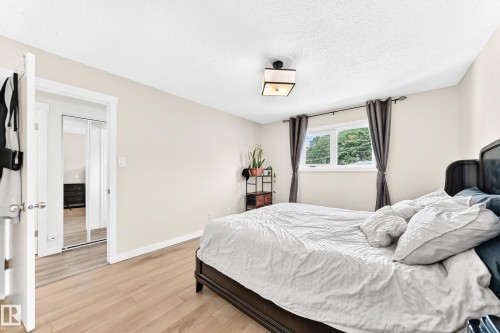 4228 114 Avenue Nw, Edmonton, AB - Indoor Photo Showing Bedroom