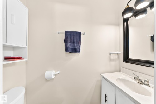 4228 114 Avenue Nw, Edmonton, AB - Indoor Photo Showing Bathroom
