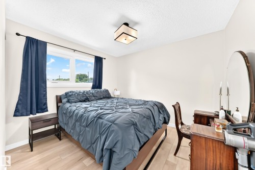 4228 114 Avenue Nw, Edmonton, AB - Indoor Photo Showing Bedroom