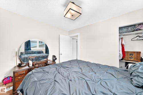 4228 114 Avenue Nw, Edmonton, AB - Indoor Photo Showing Bedroom