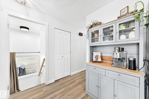 4228 114 Avenue Nw, Edmonton, AB - Indoor