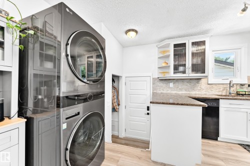 4228 114 Avenue Nw, Edmonton, AB - Indoor Photo Showing Laundry Room