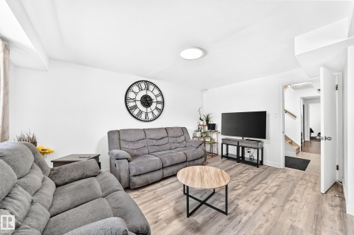 4228 114 Avenue Nw, Edmonton, AB - Indoor Photo Showing Living Room