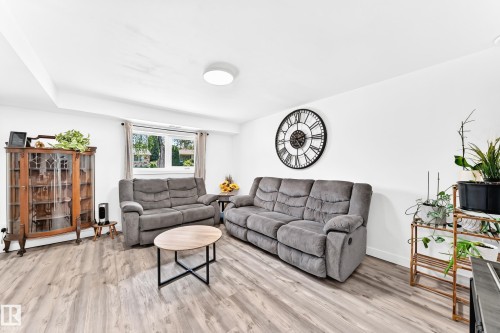 4228 114 Avenue Nw, Edmonton, AB - Indoor Photo Showing Living Room