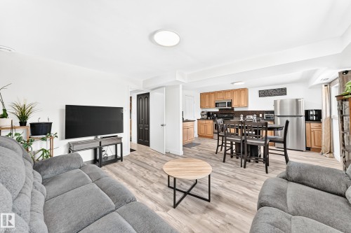 4228 114 Avenue Nw, Edmonton, AB - Indoor Photo Showing Living Room