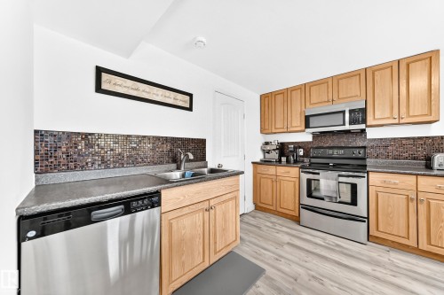 4228 114 Avenue Nw, Edmonton, AB - Indoor Photo Showing Kitchen With Double Sink