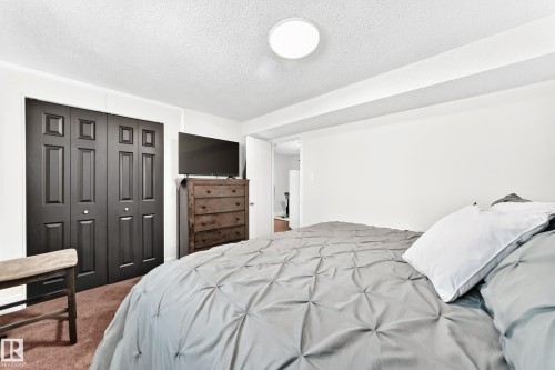 4228 114 Avenue Nw, Edmonton, AB - Indoor Photo Showing Bedroom
