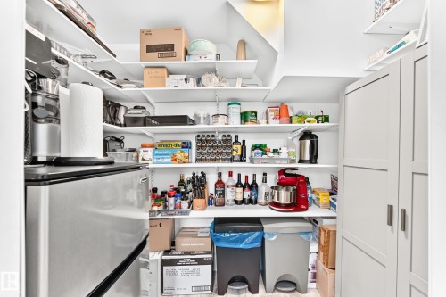 4228 114 Avenue Nw, Edmonton, AB - Indoor With Storage