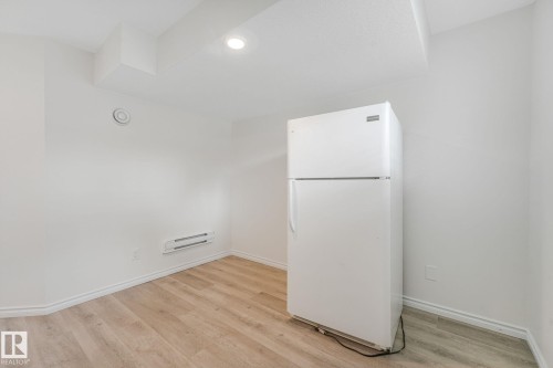 10216 150 Street Nw, Edmonton, AB - Indoor Photo Showing Other Room