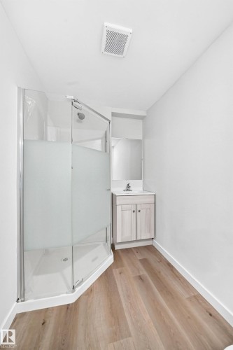 13835 114 Street Nw, Edmonton, AB - Indoor Photo Showing Bathroom