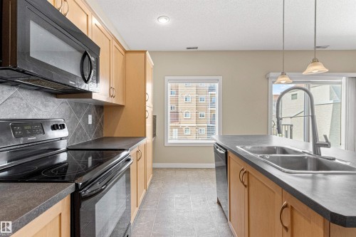 39 13825 155 Avenue, Edmonton, AB 