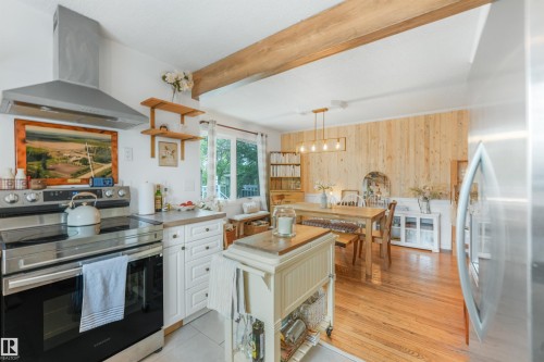 30 Greystone Close, Spruce Grove, AB - Indoor Photo Showing Kitchen