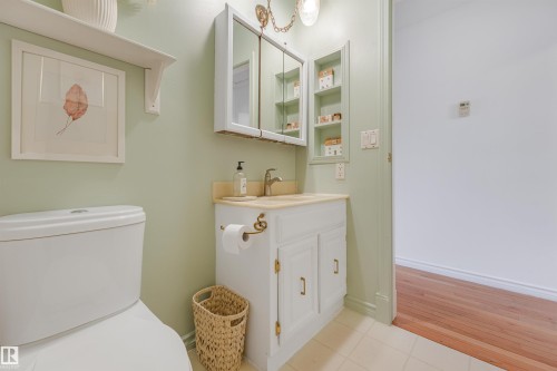 30 Greystone Close, Spruce Grove, AB - Indoor Photo Showing Bathroom
