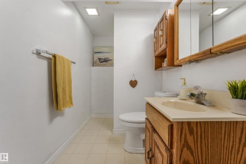 30 Greystone Close, Spruce Grove, AB - Indoor Photo Showing Bathroom