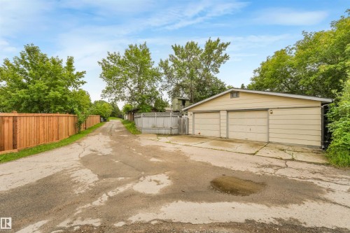 30 Greystone Close, Spruce Grove, AB - Outdoor
