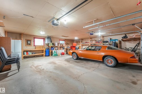 30 Greystone Close, Spruce Grove, AB - Indoor Photo Showing Garage