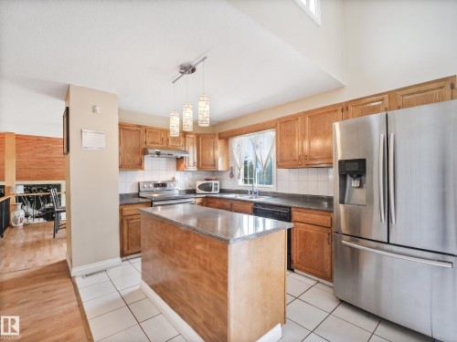 3219 85 Street Nw, Edmonton, AB - Indoor Photo Showing Kitchen With Double Sink
