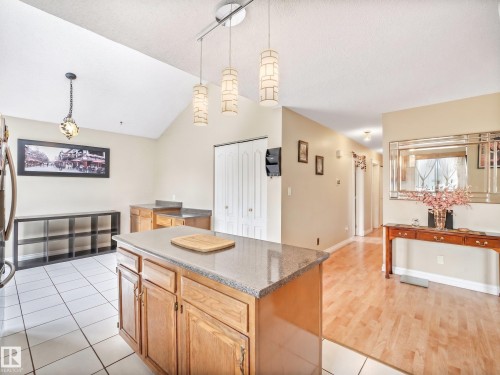 3219 85 Street Nw, Edmonton, AB - Indoor