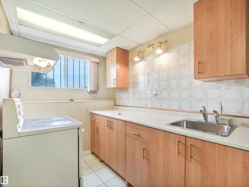 3219 85 Street Nw, Edmonton, AB - Indoor