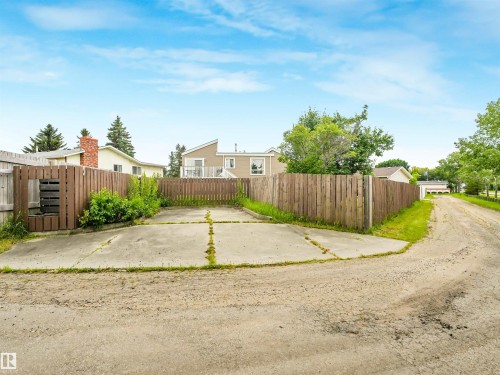 3219 85 Street Nw, Edmonton, AB - Outdoor