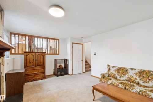 Carpeted living space with white walls and a ceiling-mounted light fixture - 9315 168 Avenue Nw, Edmonton, AB 