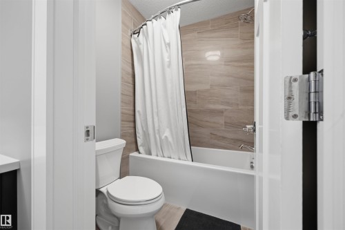 1305 Hainstock Way Southwest, Edmonton, AB - Indoor Photo Showing Bathroom