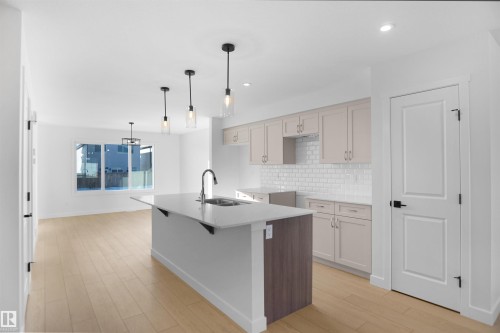 7383 181 Avenue Nw, Edmonton, AB - Indoor Photo Showing Kitchen