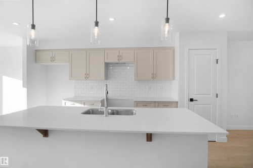 7383 181 Avenue Nw, Edmonton, AB - Indoor Photo Showing Kitchen With Upgraded Kitchen