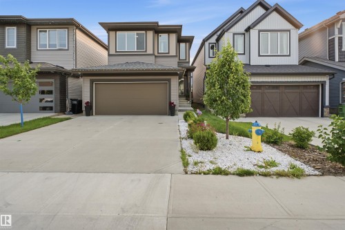 Contemporary two-story residential architecture featuring a combination of horizontal siding and vertical paneling - 2508 193 Street, Edmonton, AB 