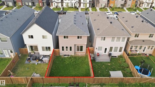 Expansive backyard with a full perimeter privacy fence and a rear deck - 2508 193 Street, Edmonton, AB 