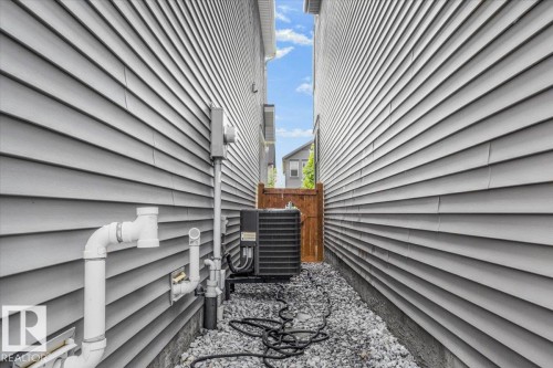 Image quality insufficient for description - 2852 Duke Crescent, Edmonton, AB 