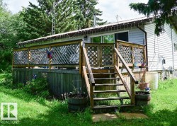 front south facing deck and safety gate for the pets or kids to enjoy with out all the worry - 
