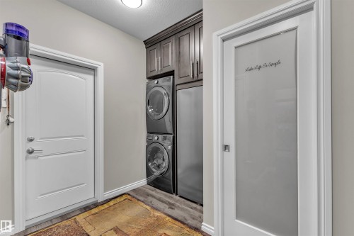 5052 Lakeshore Drive, Sylvan Lake, AB - Indoor Photo Showing Laundry Room
