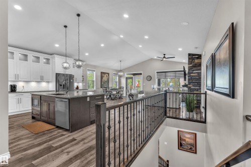 5052 Lakeshore Drive, Sylvan Lake, AB - Indoor Photo Showing Kitchen With Upgraded Kitchen