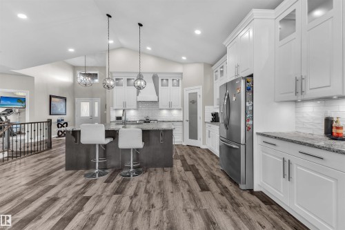 5052 Lakeshore Drive, Sylvan Lake, AB - Indoor Photo Showing Kitchen With Upgraded Kitchen