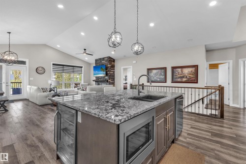 5052 Lakeshore Drive, Sylvan Lake, AB - Indoor Photo Showing Kitchen With Double Sink With Upgraded Kitchen