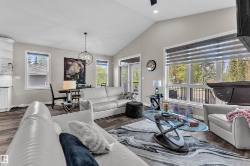 5052 Lakeshore Drive, Sylvan Lake, AB - Indoor Photo Showing Living Room