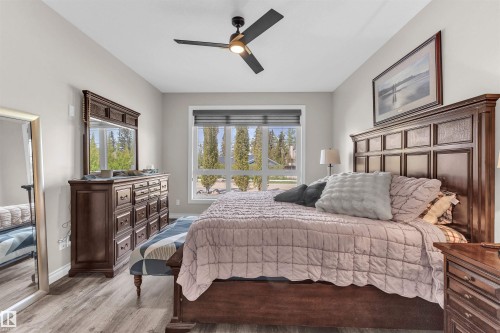 5052 Lakeshore Drive, Sylvan Lake, AB - Indoor Photo Showing Bedroom