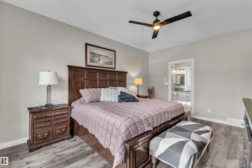 5052 Lakeshore Drive, Sylvan Lake, AB - Indoor Photo Showing Bedroom