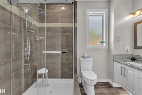 5052 Lakeshore Drive, Sylvan Lake, AB - Indoor Photo Showing Bathroom